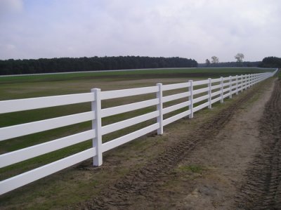 Plastikowe ogrodzenia farmerskie dla koni
